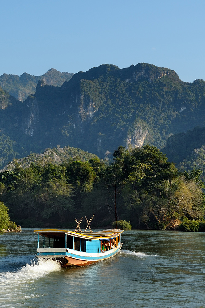 Balade en bateau jusqu'à Muang Ngoï
