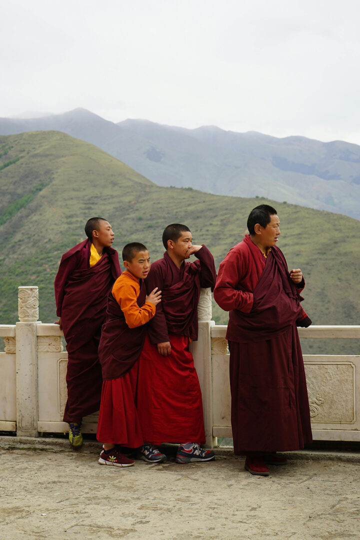Moines au Tibet