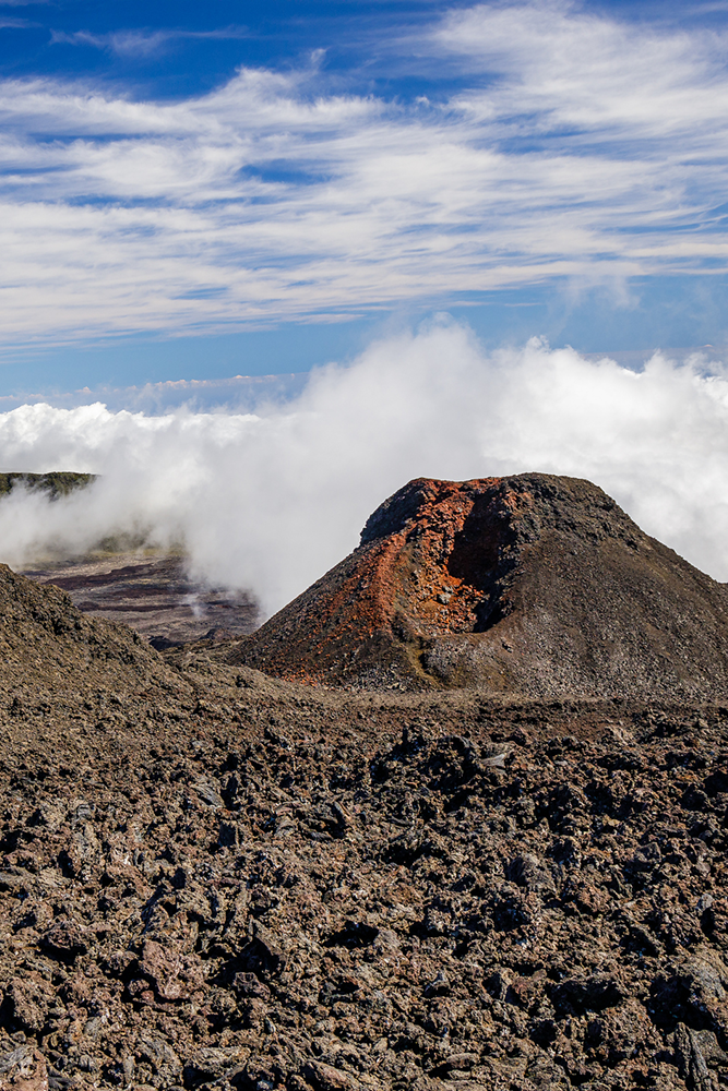 Exploration dans le massif du Piton de la Fournaise