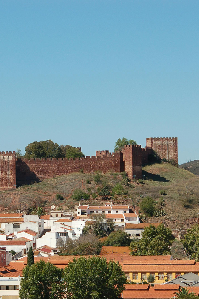 Dans l'arrière pays à Silves, Alte et Salir