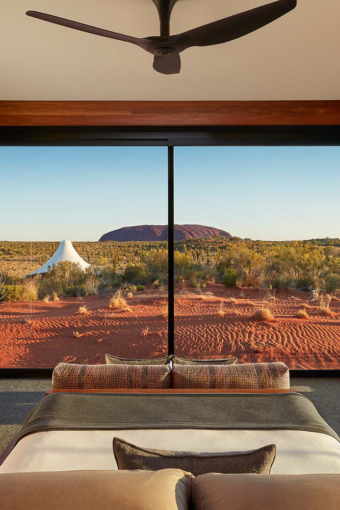 Longitude 131, Uluru, Australie