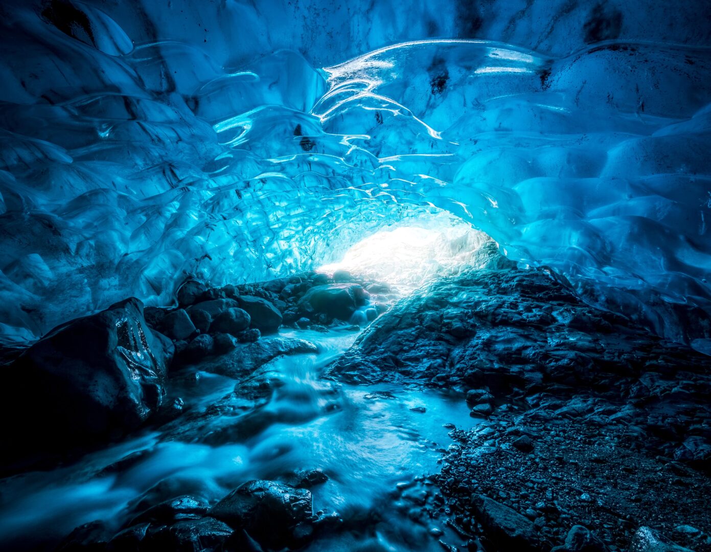 Dans les grottes de glace